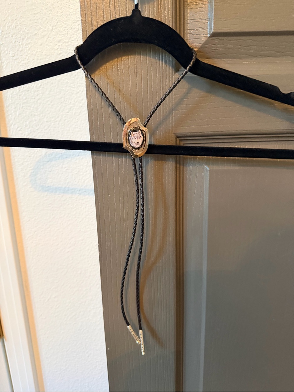 Vintage Black Leather Bolo Tie with Silver and White Wolf - Picture 4 of 8